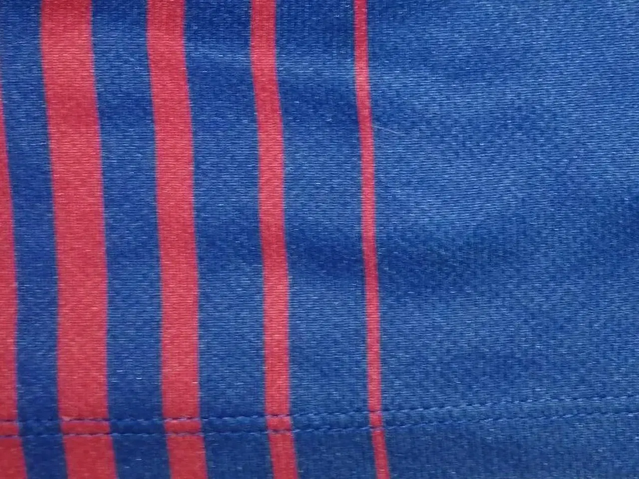 Billede 4 - FC BARCELONA 2017 TRØJE STR. 6/7 ÅR OG NY MADKASSE