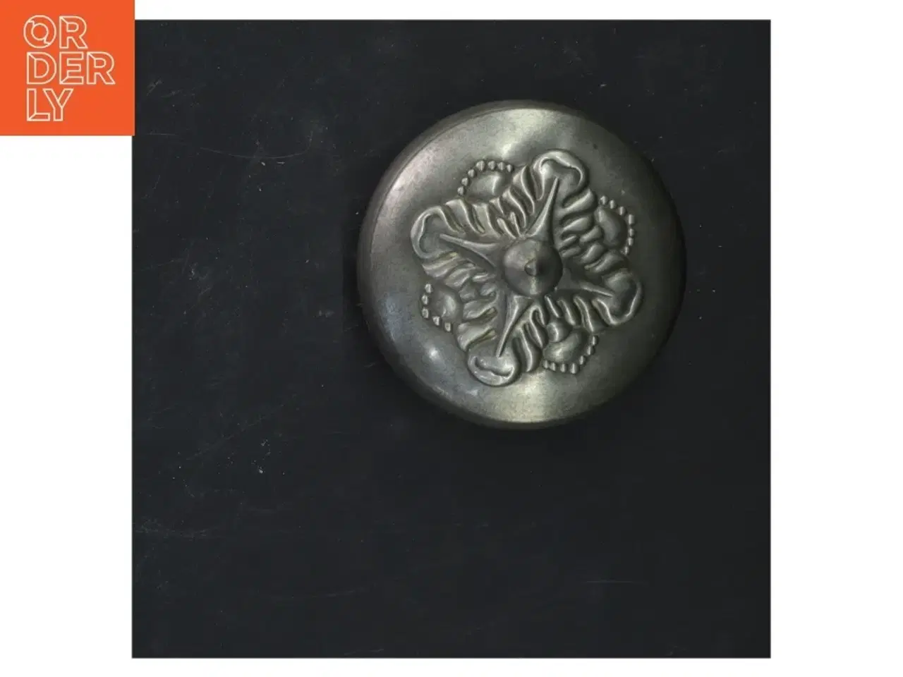 Billede 4 - Dekorativ tin beholder med låg (str. Fart. jeg har kun på 50. gennemsnitsalstenen før op og tænker du, at det er bare så begy