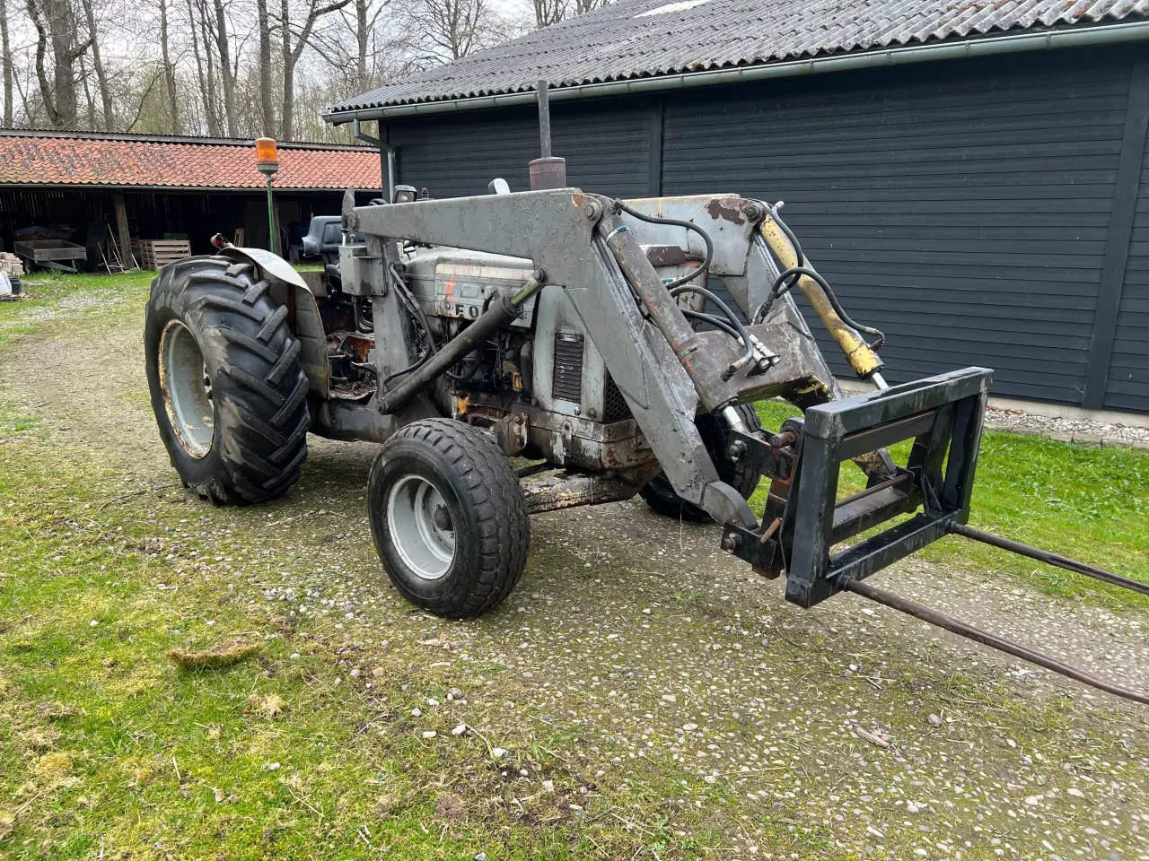 Billede 3 - Traktor med frontlæsser