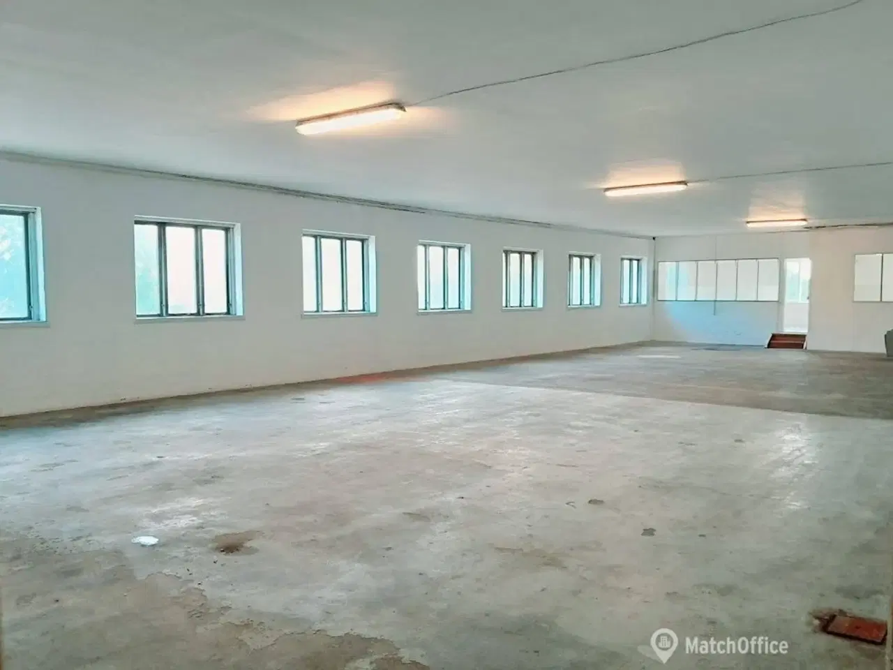 Billede 1 - Stort produktions- og lagerlokale til leje på Fyn.