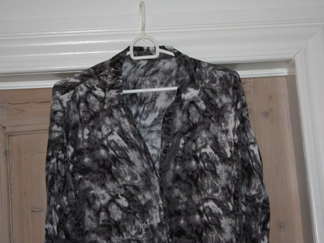 Billede 3 - Blusekjole str. ca 40 hofter 104 cm