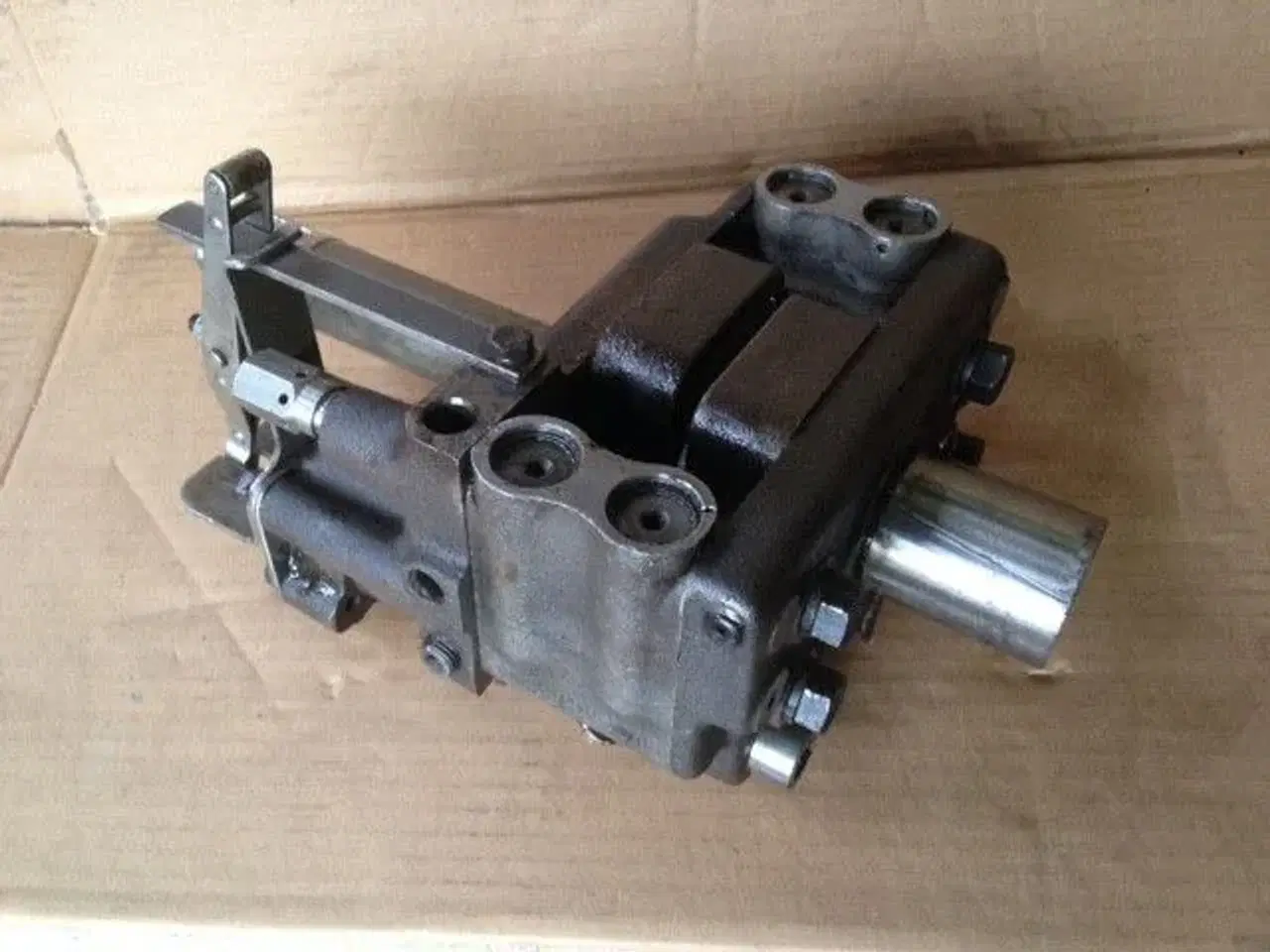 Billede 1 - MF Hydraulikpumpe