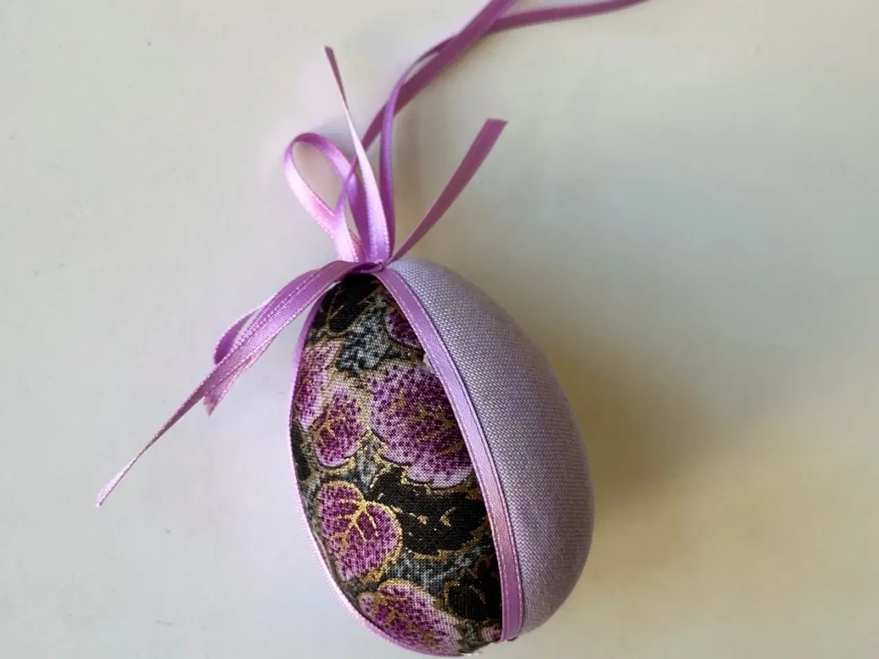 Billede 2 - Lille påskeæg, lilla m mørke blomster