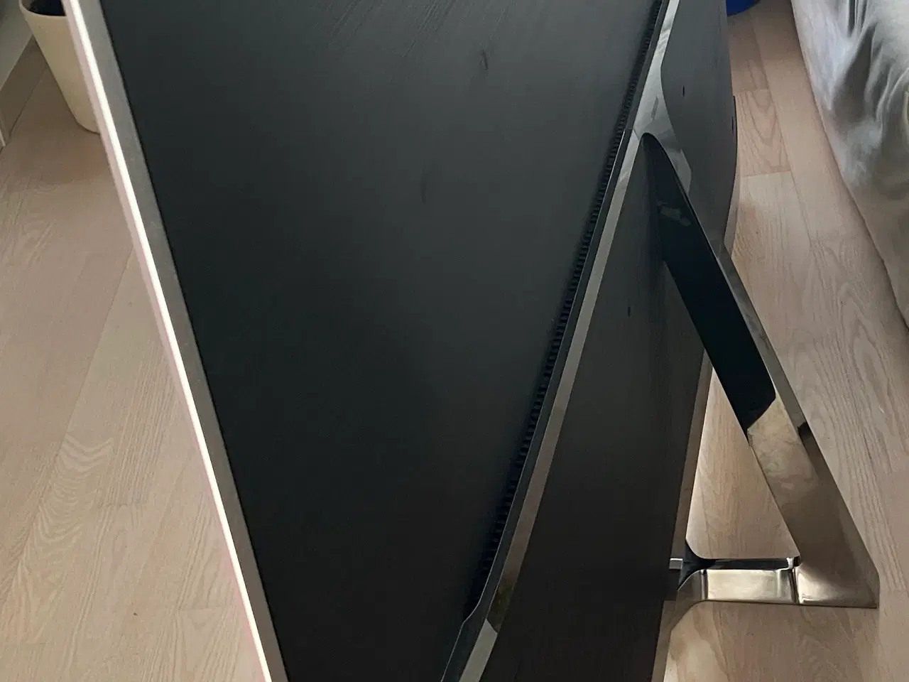 Billede 4 - 75" Samsung 4K UHD Smart TV UE75KS8005 har slankt 