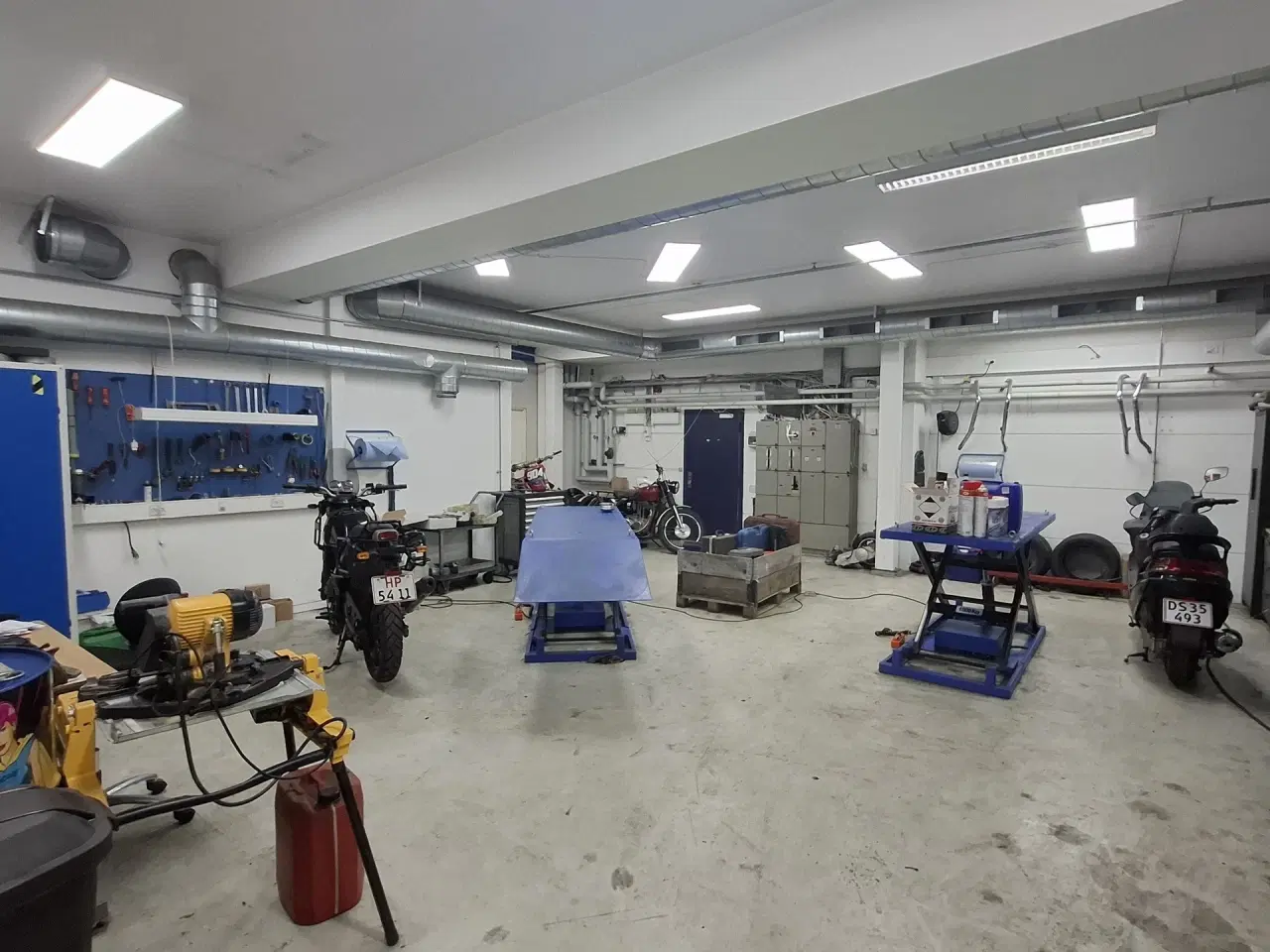 Billede 35 - AUTOVÆRGSTED eller Lager med store Port Centralt beliggende ved 2 motorvejstilkørsler.