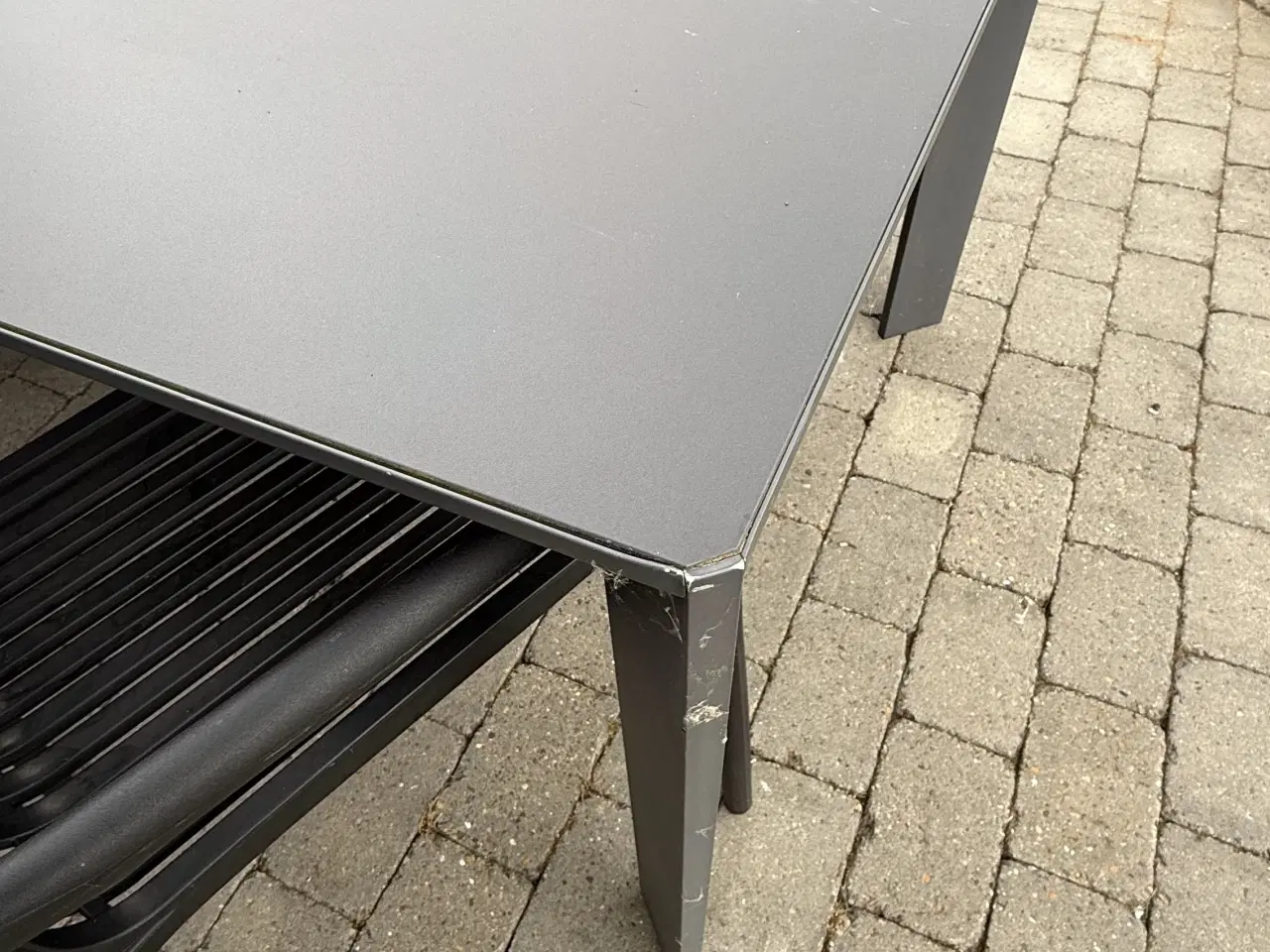 Billede 2 - Sort lakeret metal havebord