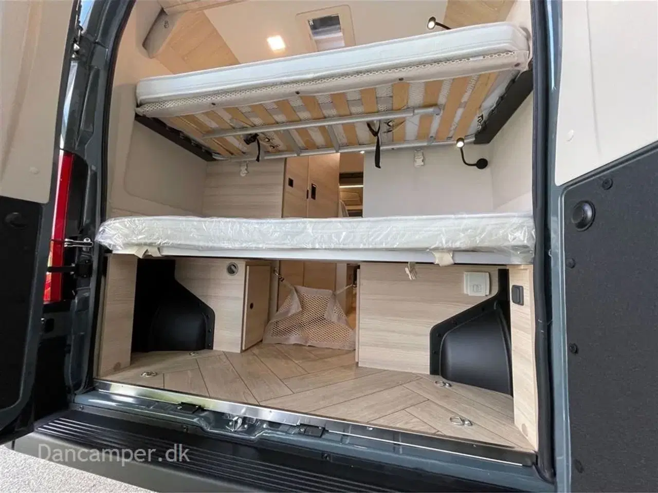 Billede 10 - 2025 - Chausson  SPORT Line   Van som familiecamper med 5 selepladser, pop-up og masser af sovepladser på kun 5,99 m længde.