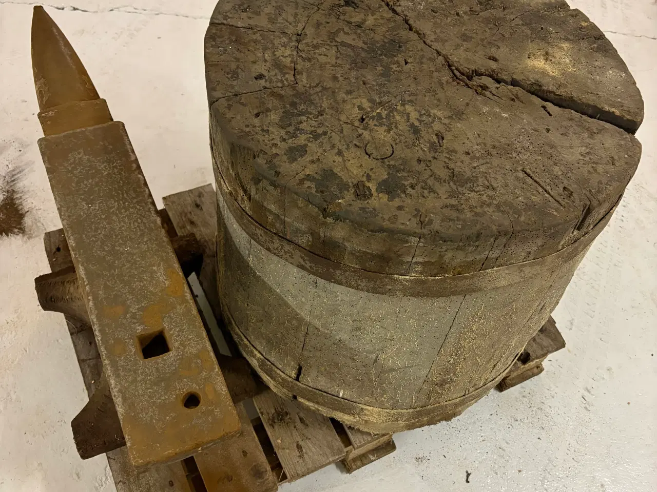 Billede 3 - Ambolt med træfod