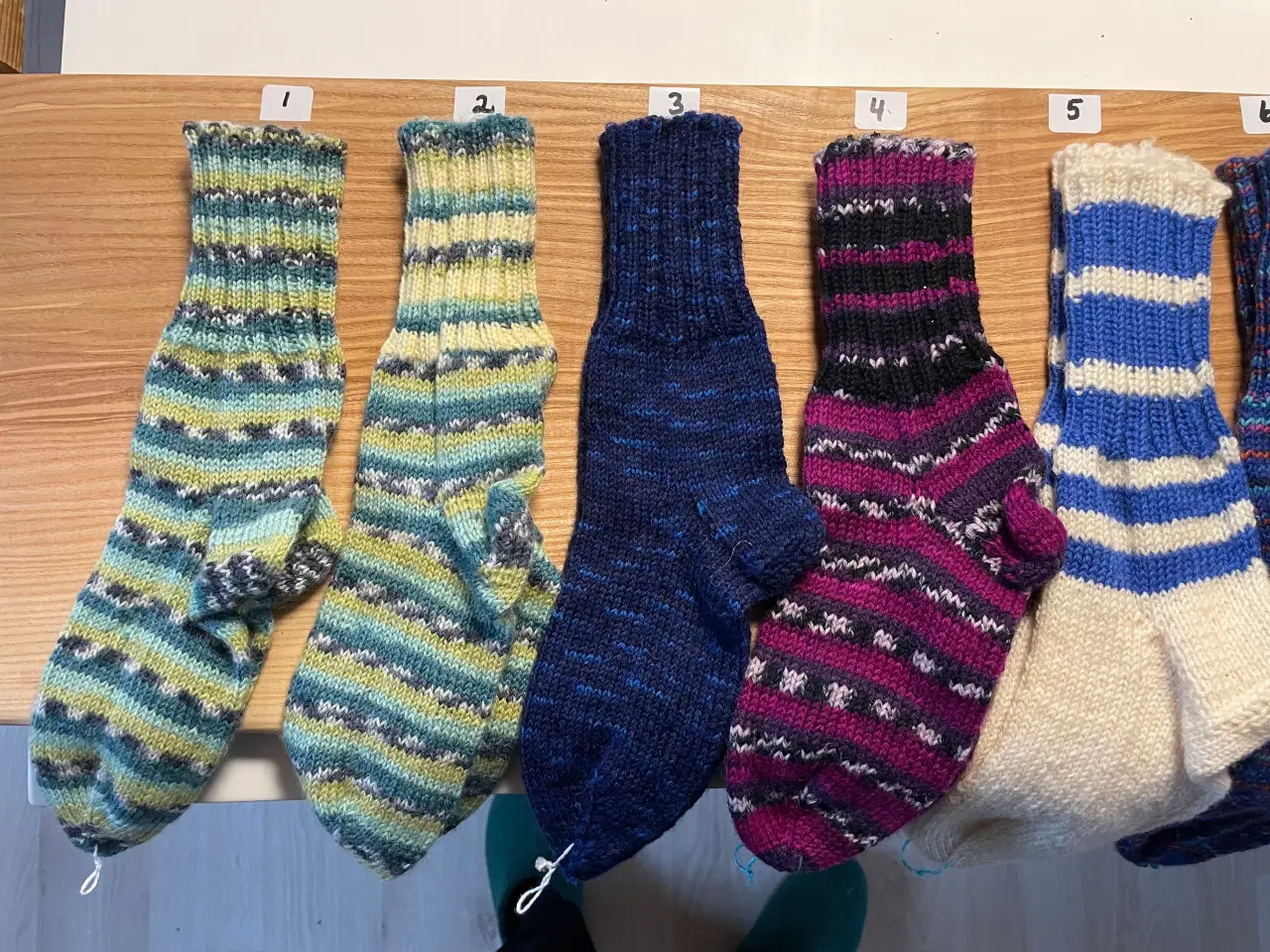 Billede 1 - Hjemmestrikkede strømper stk 33-36