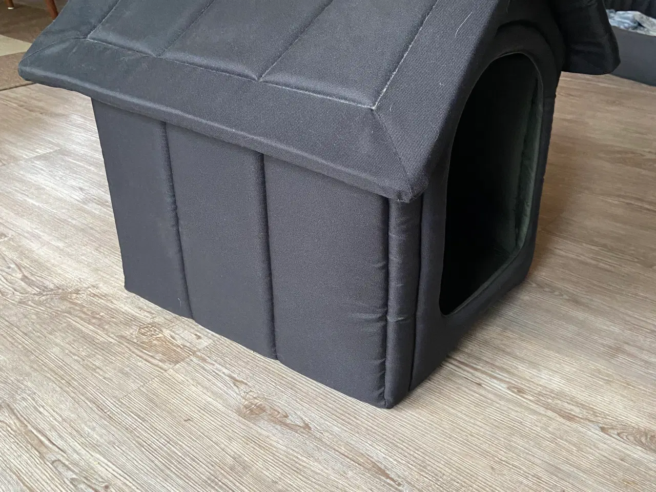 Billede 2 - Indendørs Hundehus i Sort