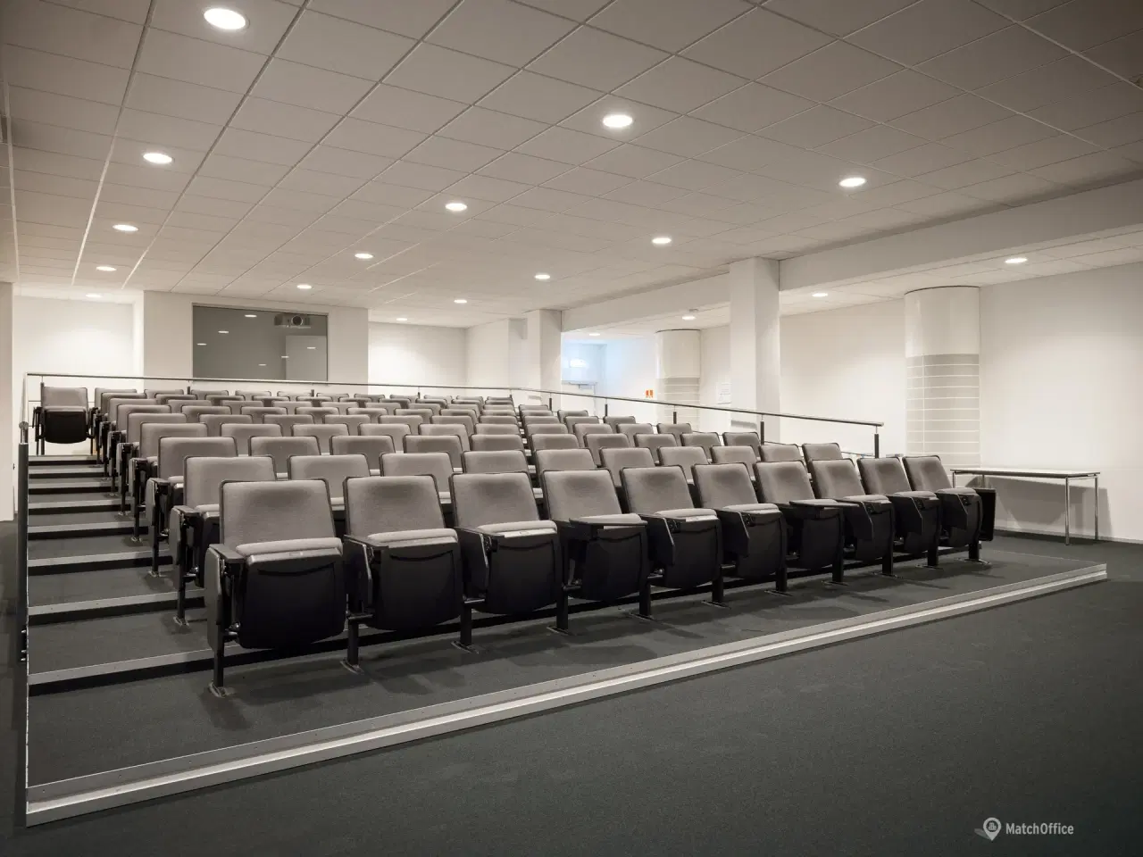 Billede 44 - Albertslunds flotteste kontor midt i en oase