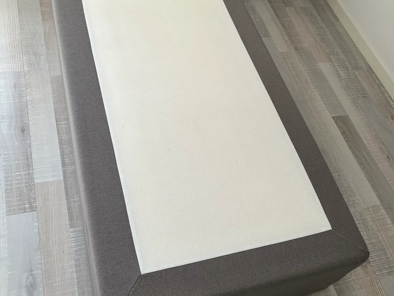 Billede 2 - Boxmadras med topmadras, måler 80x200x40cm