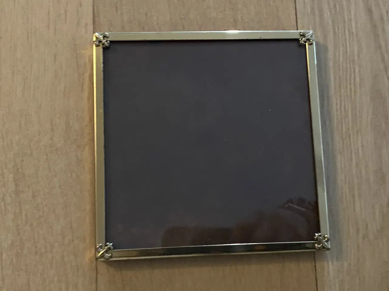 Billede 1 - Ældre billedramme med “guld” kant