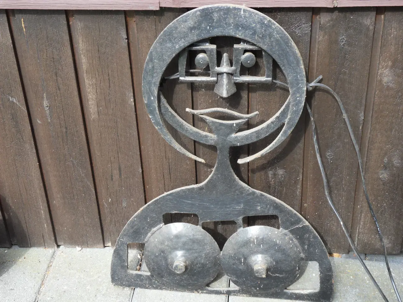 Billede 2 - JERNSKULPTUR TIL VÆG.  Kasket-Karl og Ung Pige