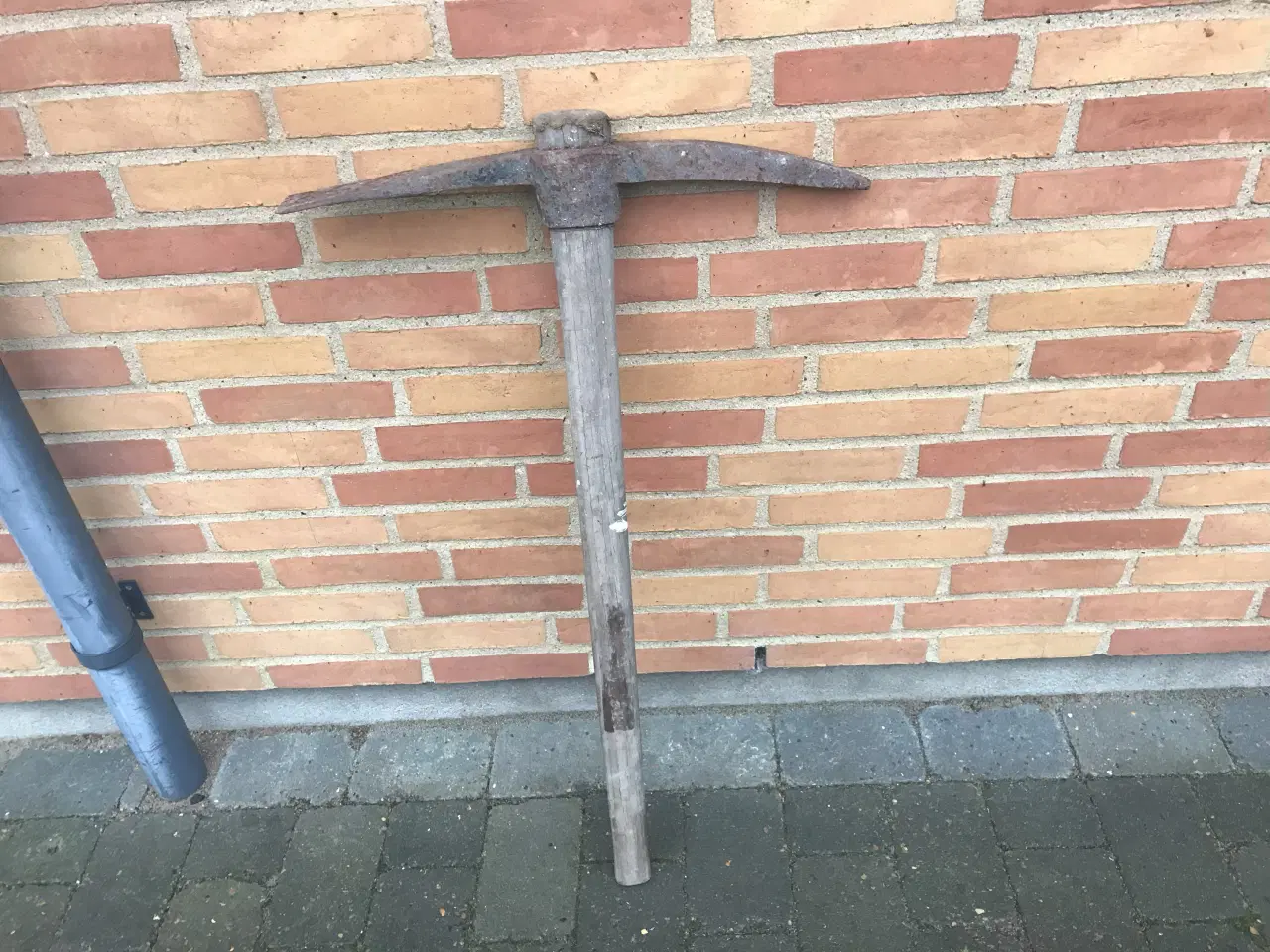 Billede 6 - Gamle landbrugsredskaber i metal og træ