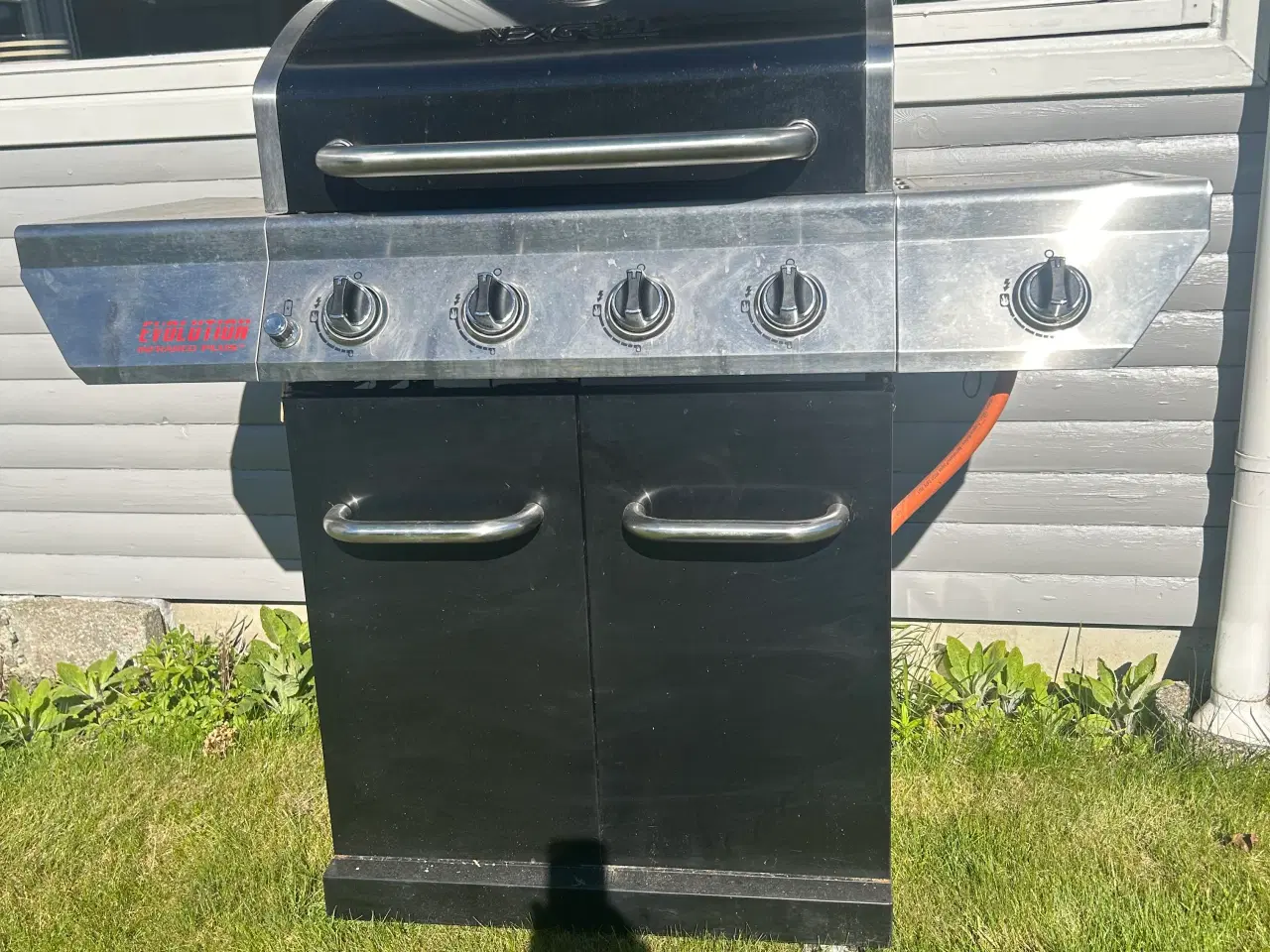 Billede 2 - Stor havegrill sælges, med gasflaske