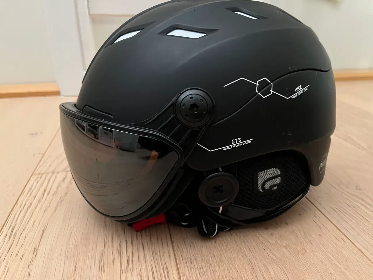 Billede 3 - Kvalitets skihjelm fra Cairn, med visir