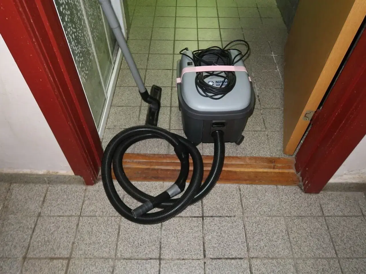 Billede 1 - Støvsuger, Nilfisk UZ 934