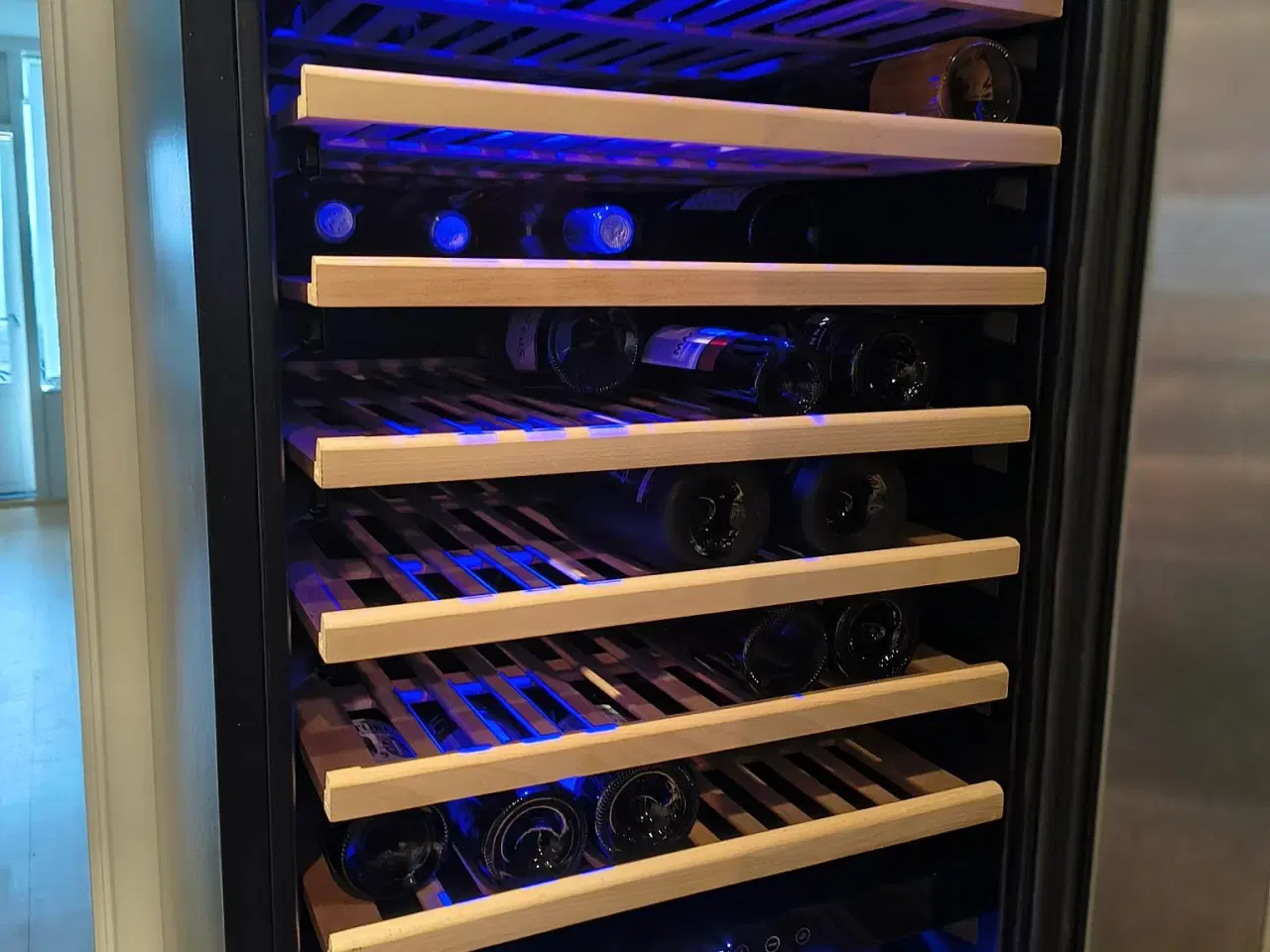 Billede 2 - Vinkøleskab 163 flasker - 410 liter sort - 2 zoner