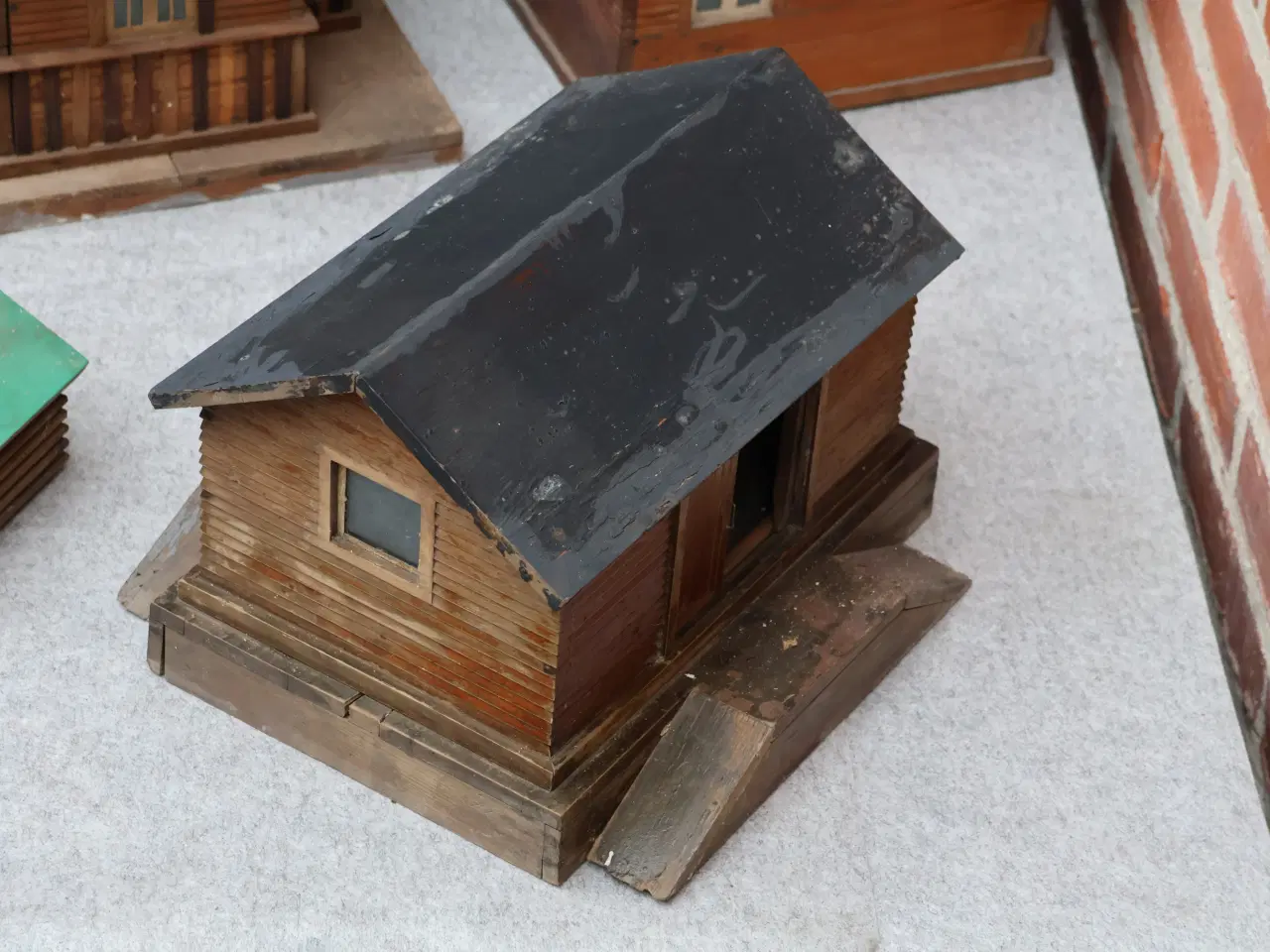Billede 3 - 4 Stk Modelhuse i træ. 