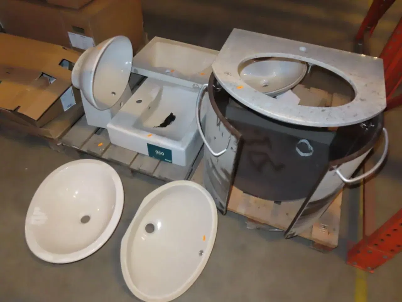 Billede 2 - Blandede baske og badeværelsesmøbel