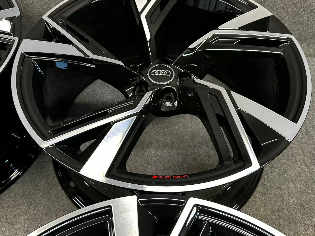 Billede 4 - ALUFÆLGE AUDI RS 6 4K0 22"
