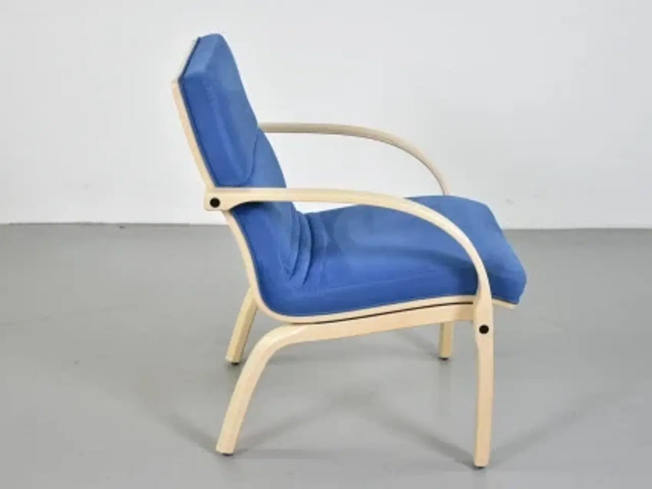 Billede 4 - Farstrup loungestol i birk med blåt polster