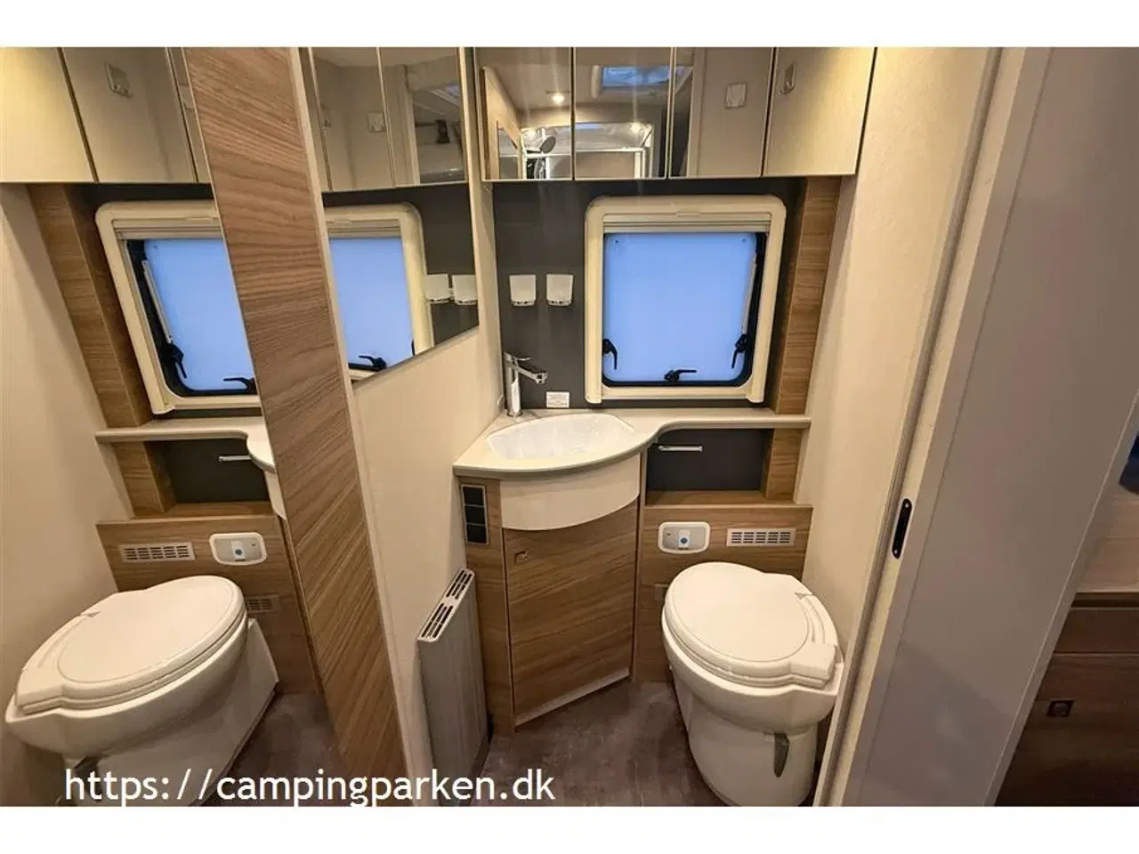 Billede 16 - 2026 - Dethleffs Den ultimative helårsbolig med loungesiddegruppe og gourmetkøkken