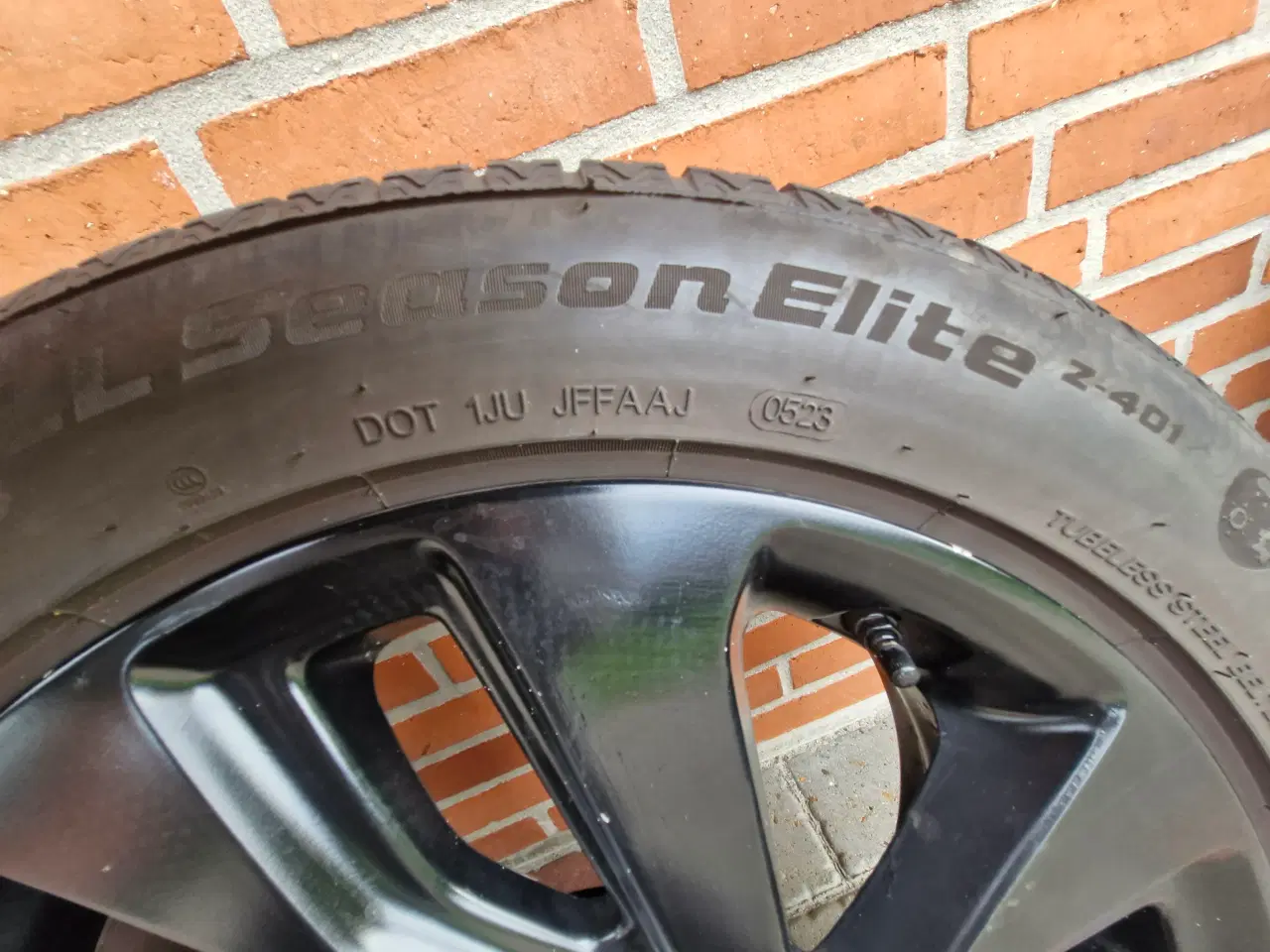 Billede 4 - alufælge sort 17" med gode helårsdæk