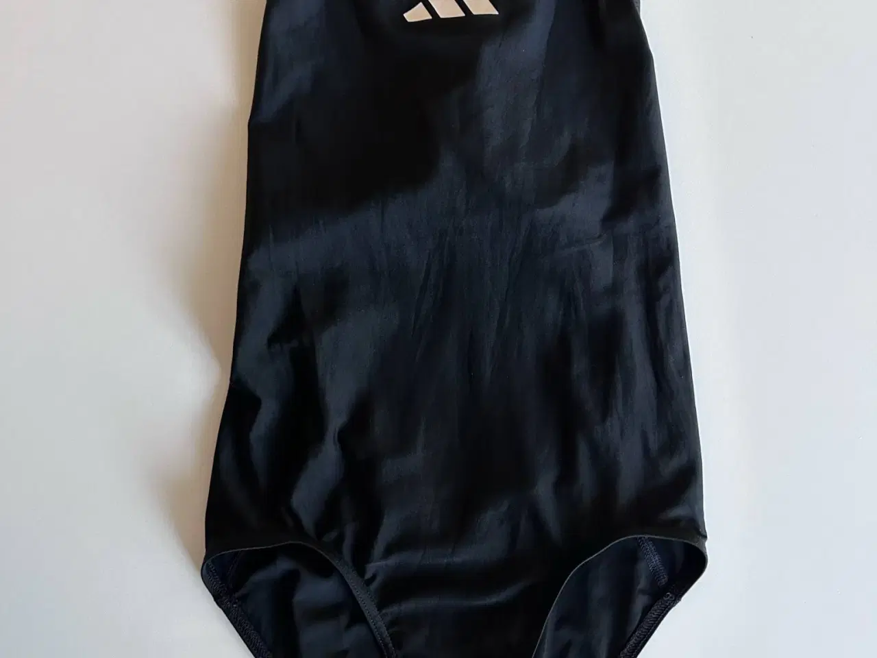 Billede 1 - Adidas Solid Small logo badedragt, str. 152