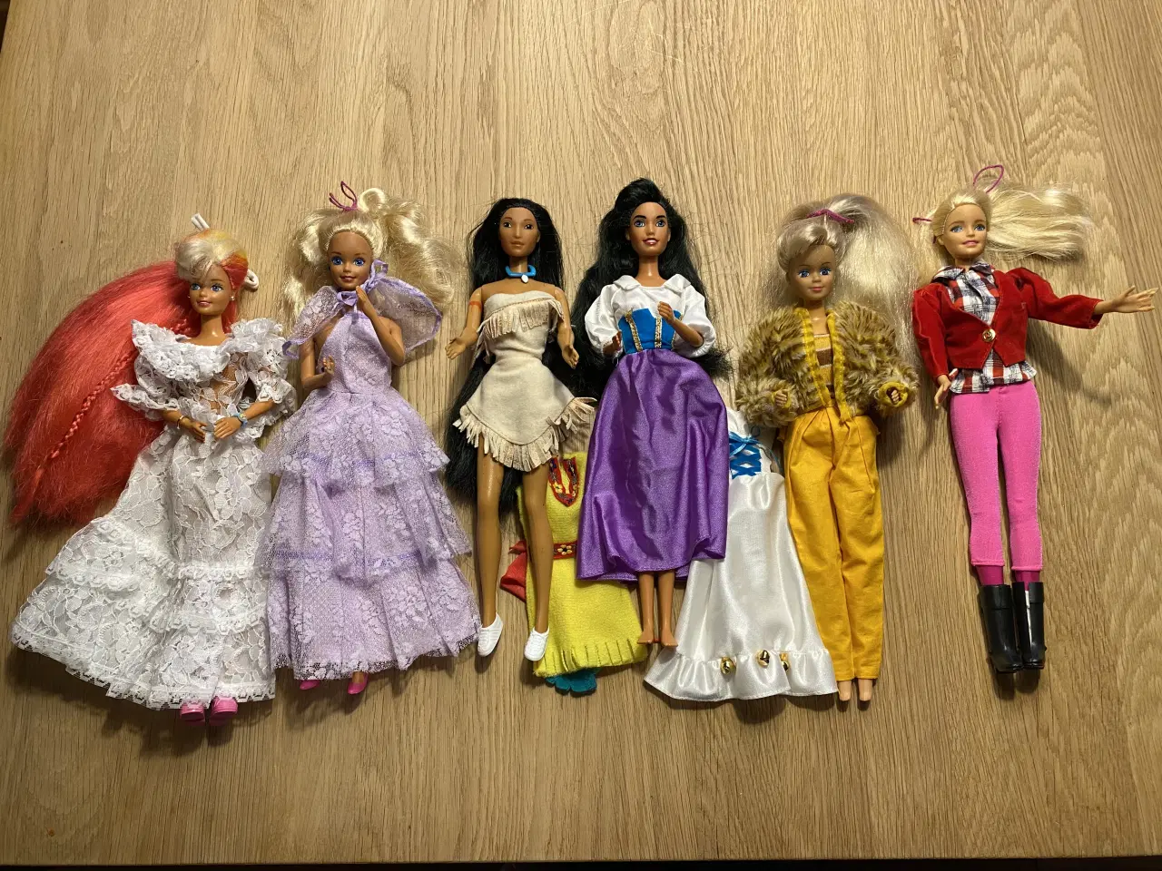 Billede 1 - Barbie dukker med tøj