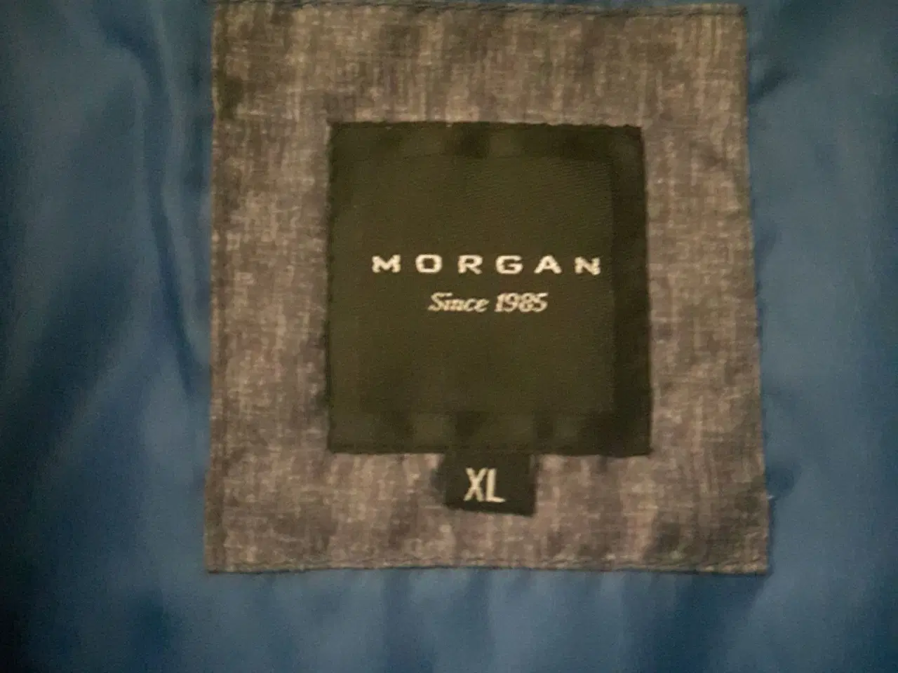 Billede 3 - Morgan dynejakke XL grå med blå inderside