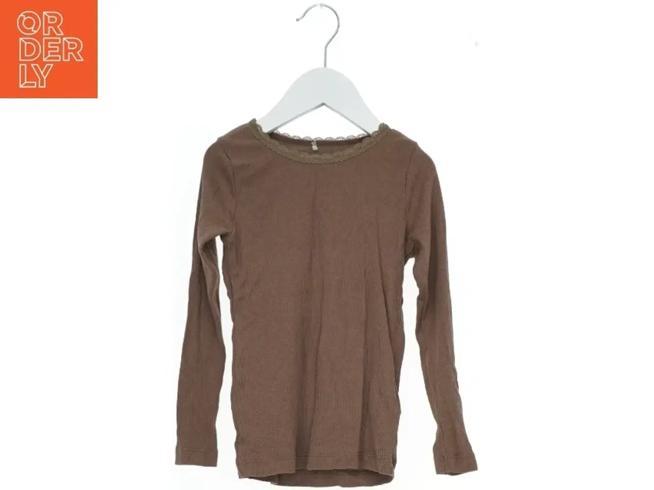 Billede 1 - Brun langærmet bluse med blondekant fra Name It (str. 110)