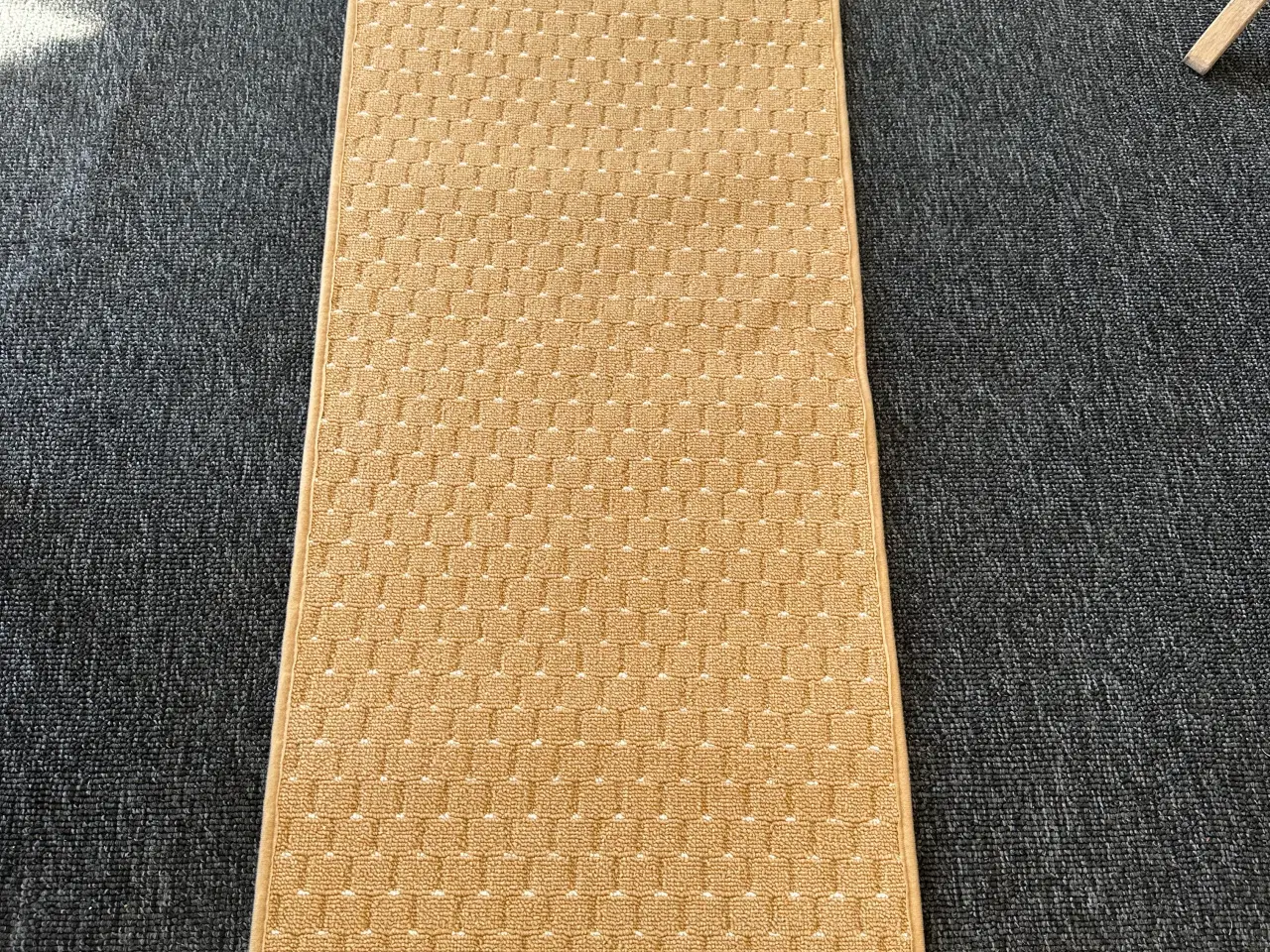 Billede 7 - Gulvtæppe til Hobby campingvogn 