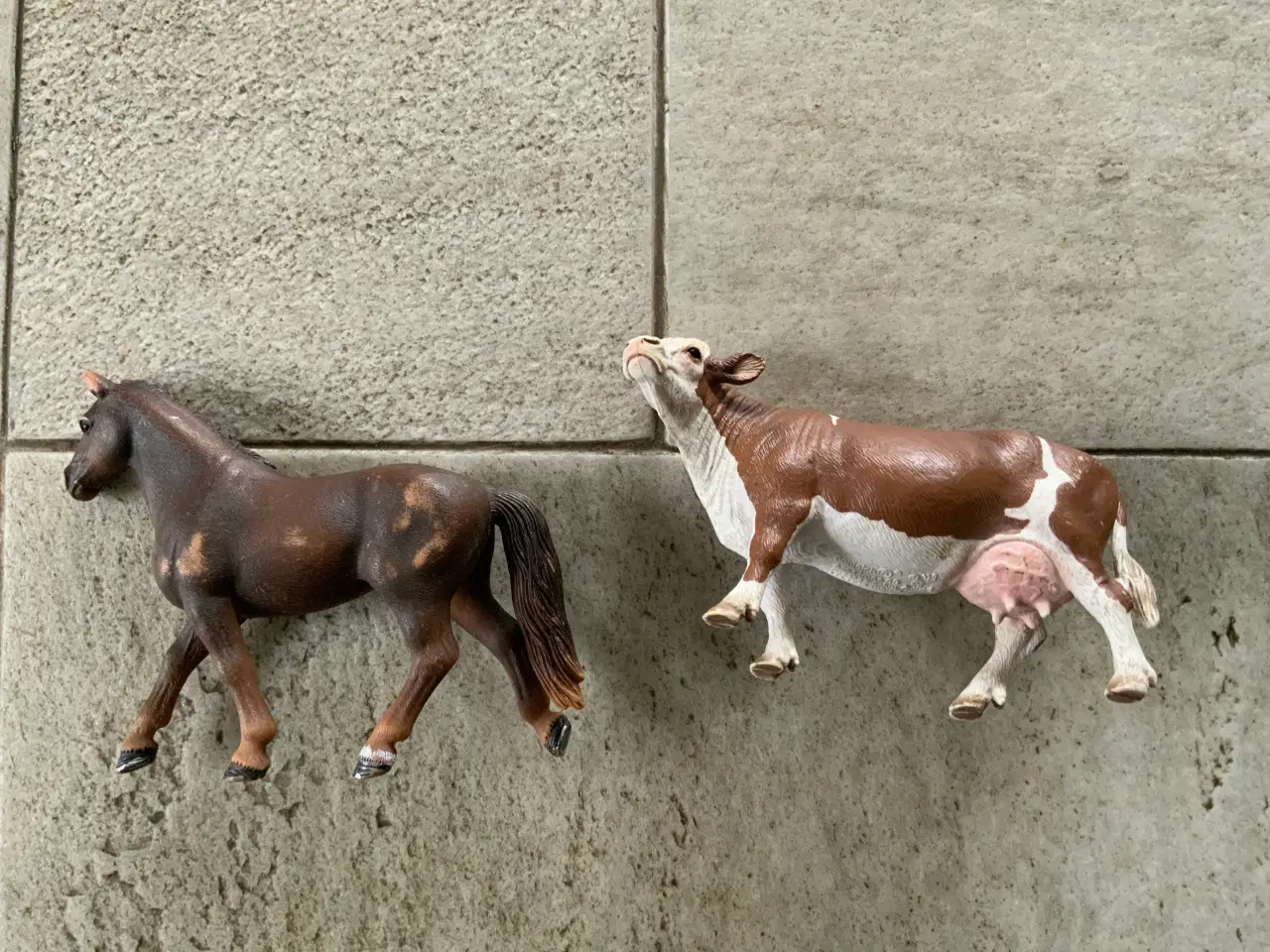 Billede 4 - 2 Schleicher dyr, en hest og 1 ko