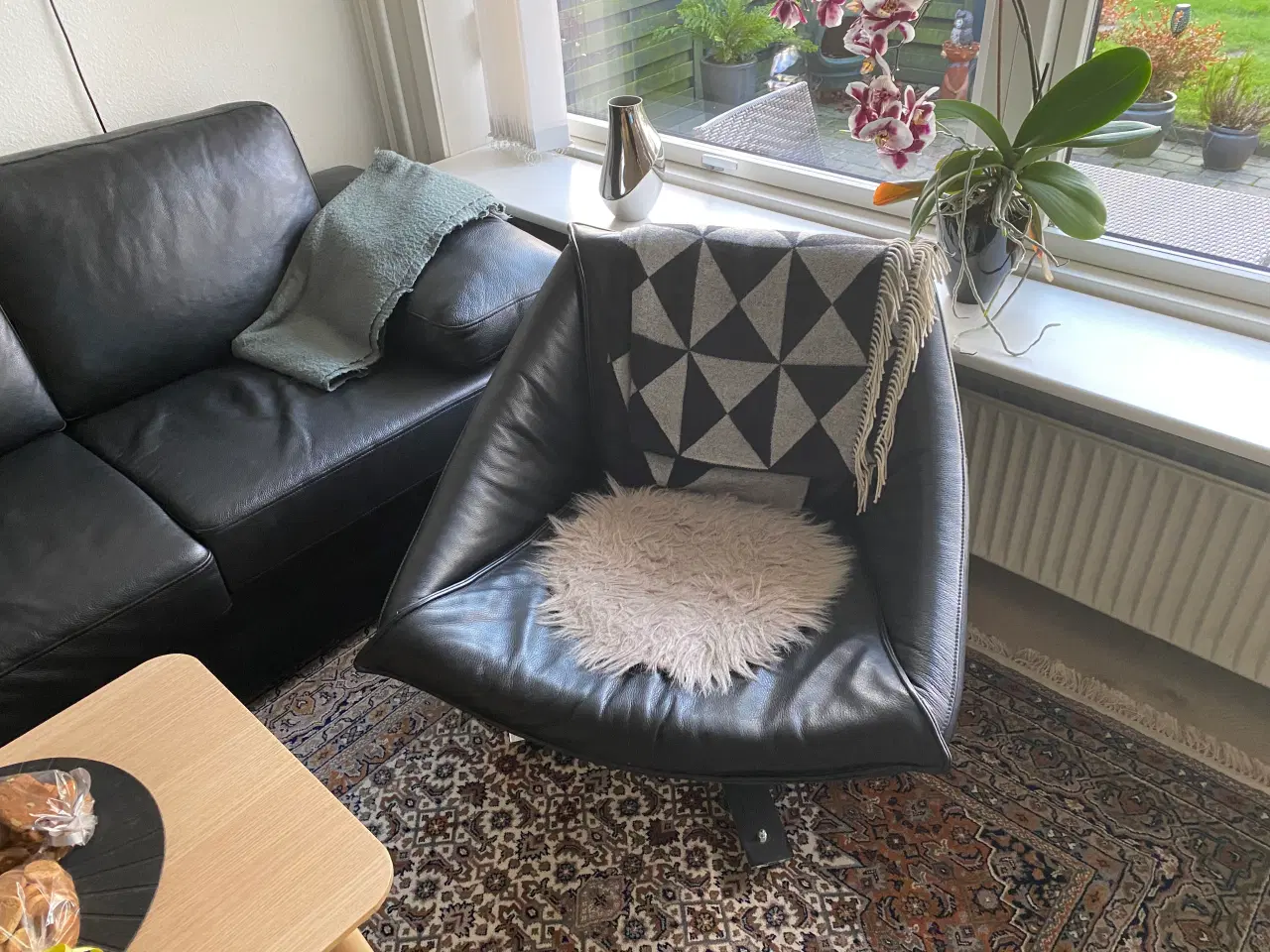 Billede 1 - Drejelig læder hvilestol