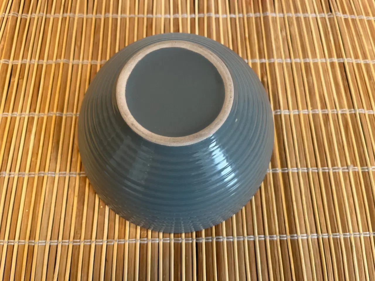 Billede 2 - Stilren mørkegrå stentøjsskål med dekorative rille