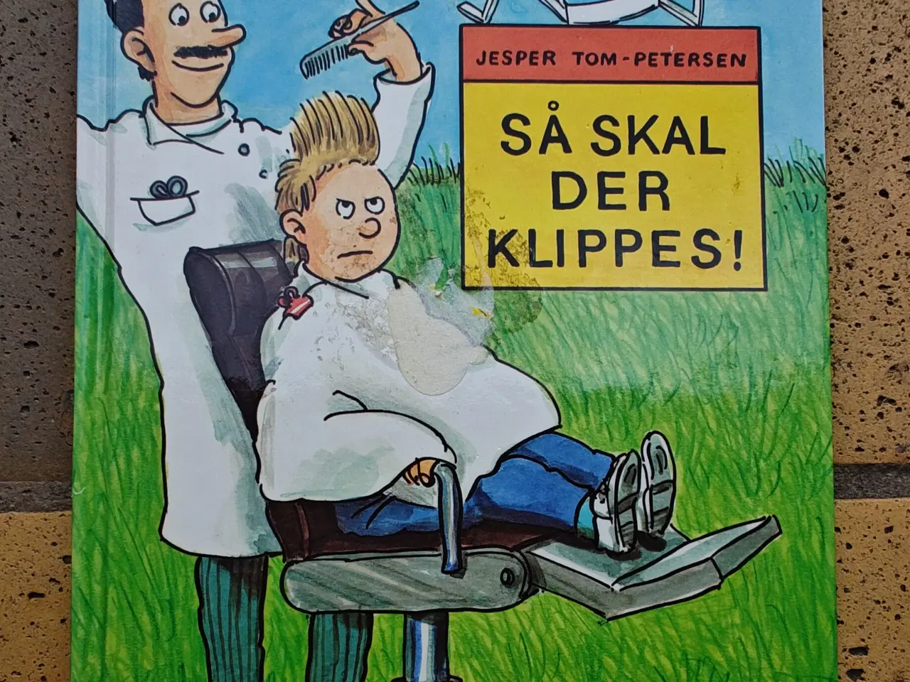 Billede 1 - Så skal der klippes BOG af Jesper Tom Petersen