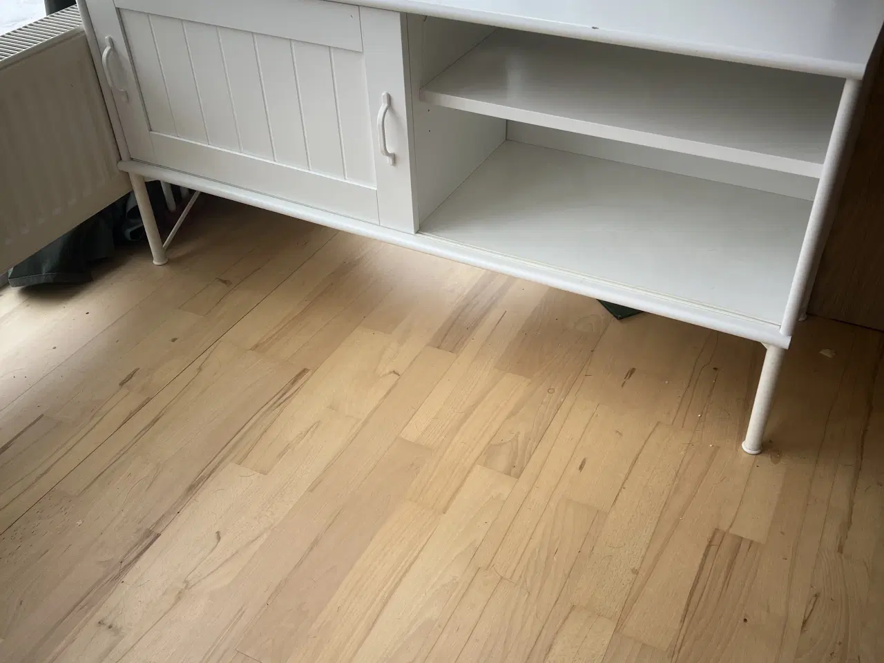 Billede 1 - Tv reol/ reol med skydelåge