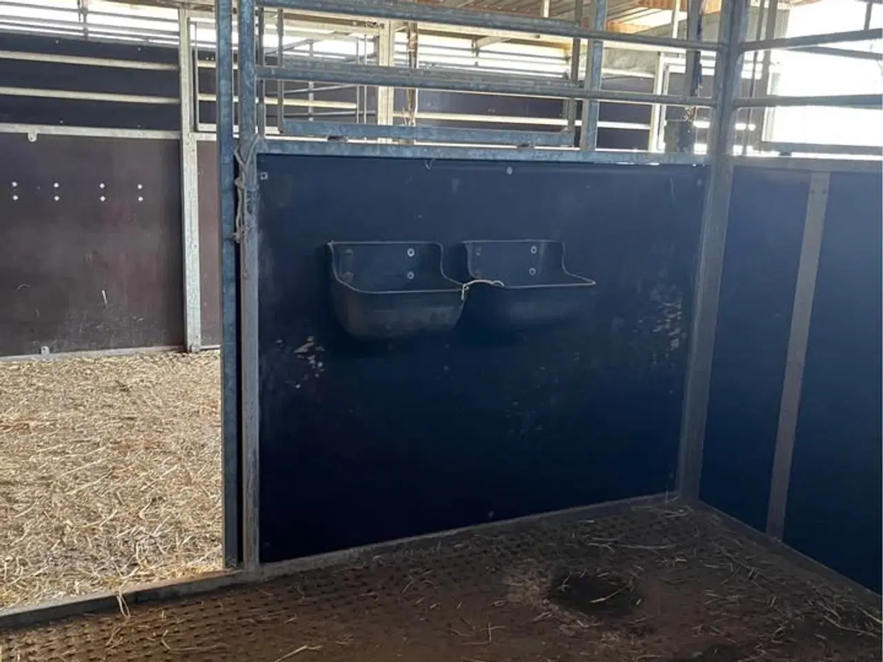 Billede 4 - Udestald med 4 bokse 2 på 3x3 m og 2 på 3,5x3 m