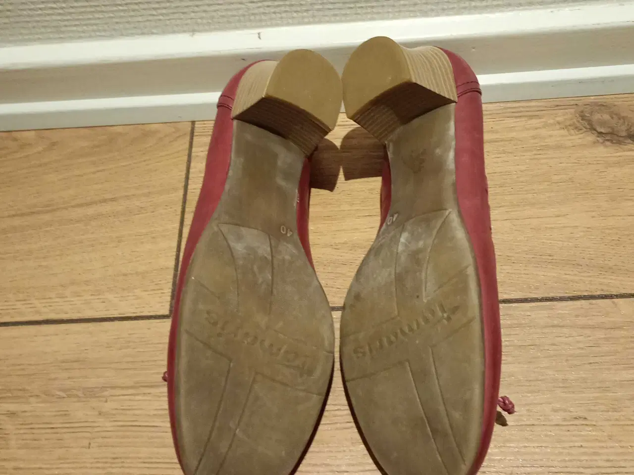 Billede 3 - Fine damesko, TAMARIS, skind, str. 40. Ubrugt.