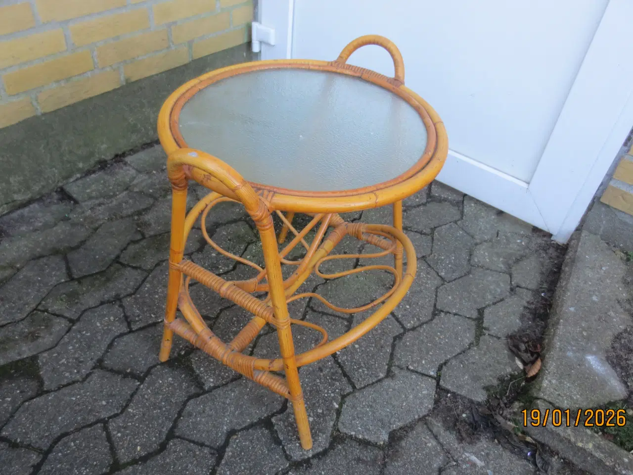 Billede 2 - 1 stk Rund Bambus Bord med Glasplade