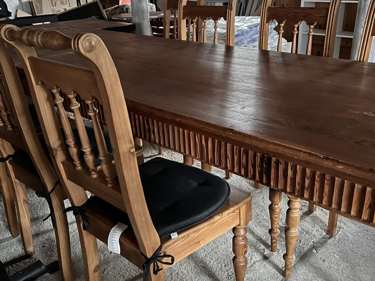 Billede 3 - Spisebord af eg og fur
