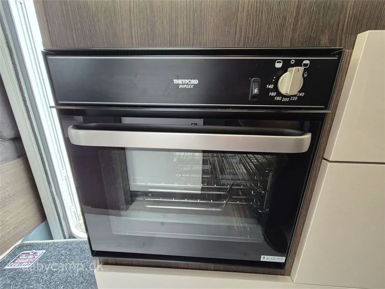 Billede 14 - 2020 - Benimar Tessoro T481   NK Pakke. Automatgear. solceller. markise. Lithium Batteri. Thetford ovn. hæve/sænke cykelstativ. 32 tommer FMT TV.  Fuld service.