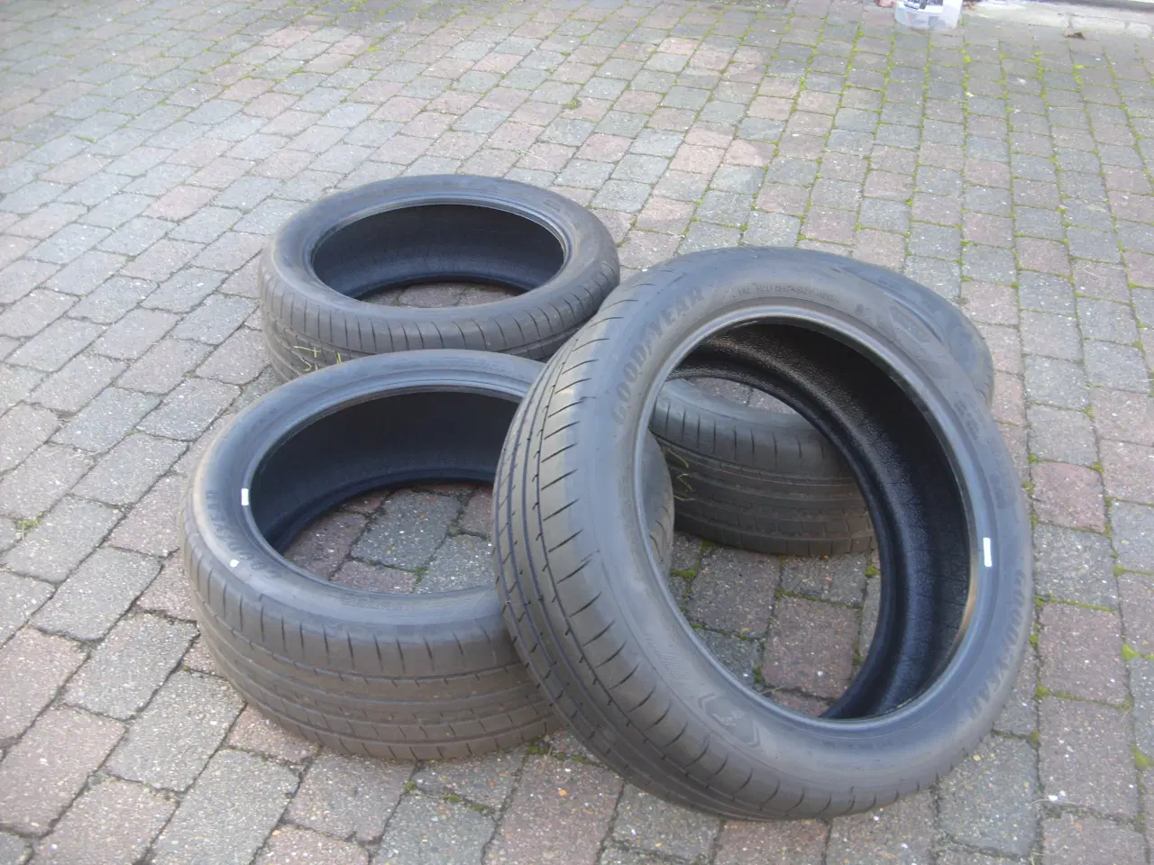Billede 3 - sommerdæk Goodyear 255I45 20