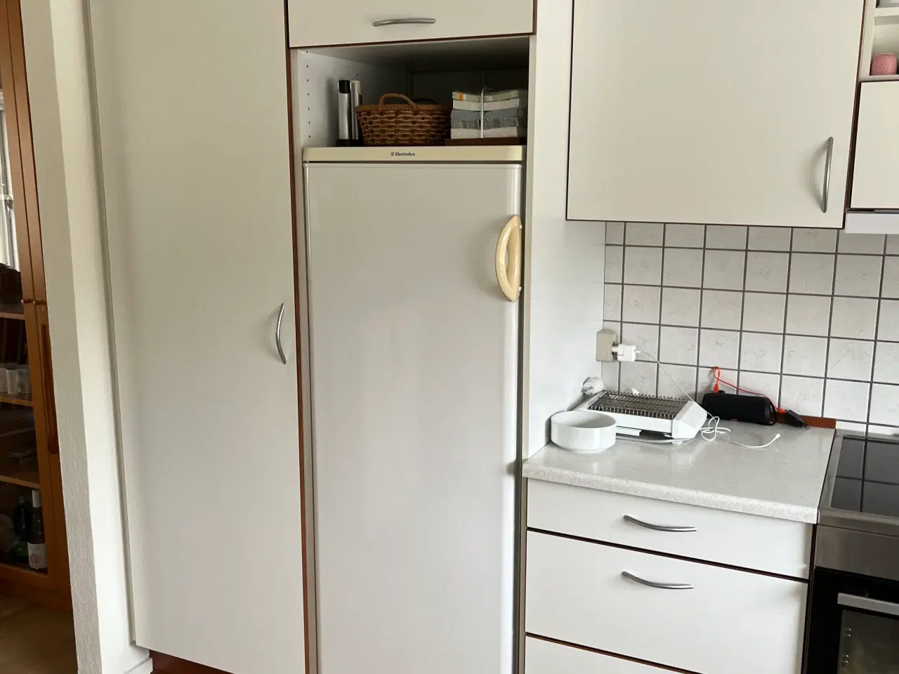 Billede 1 - Ældre velholdt HTH køkken