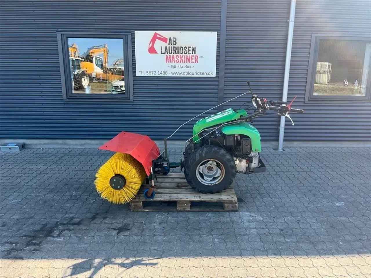 Billede 1 - - - - Roriatica AC 400 2hjulet traktor med kost