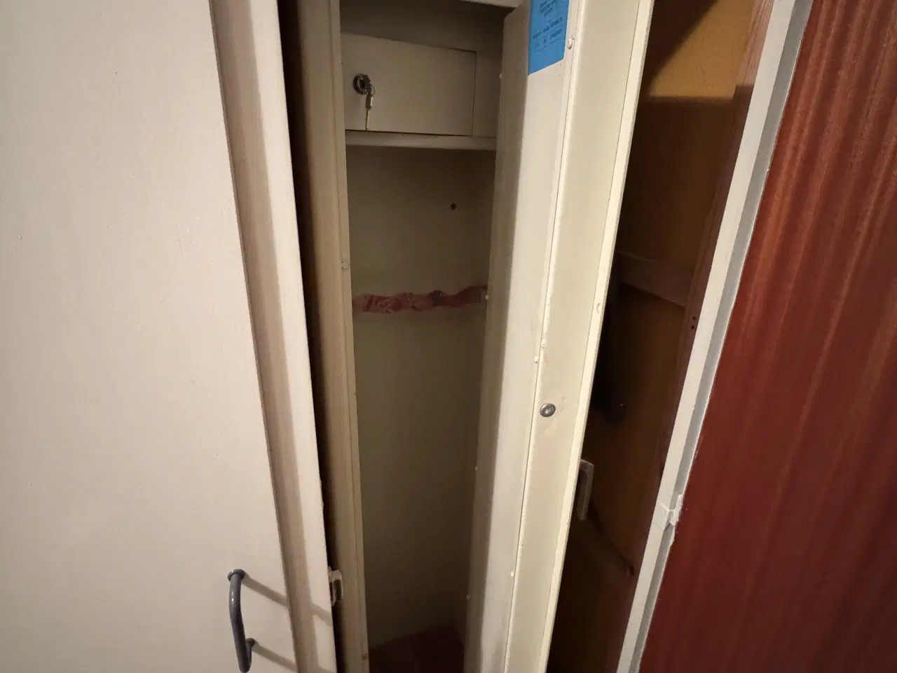 Billede 2 - Våbenskab