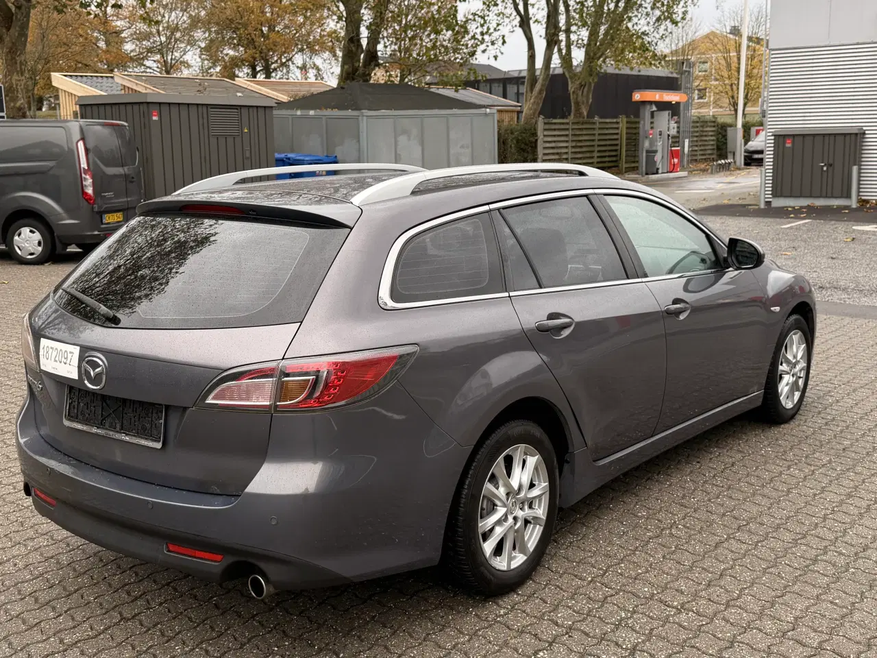 Billede 4 - Rummelig Mazda med læderkabine 