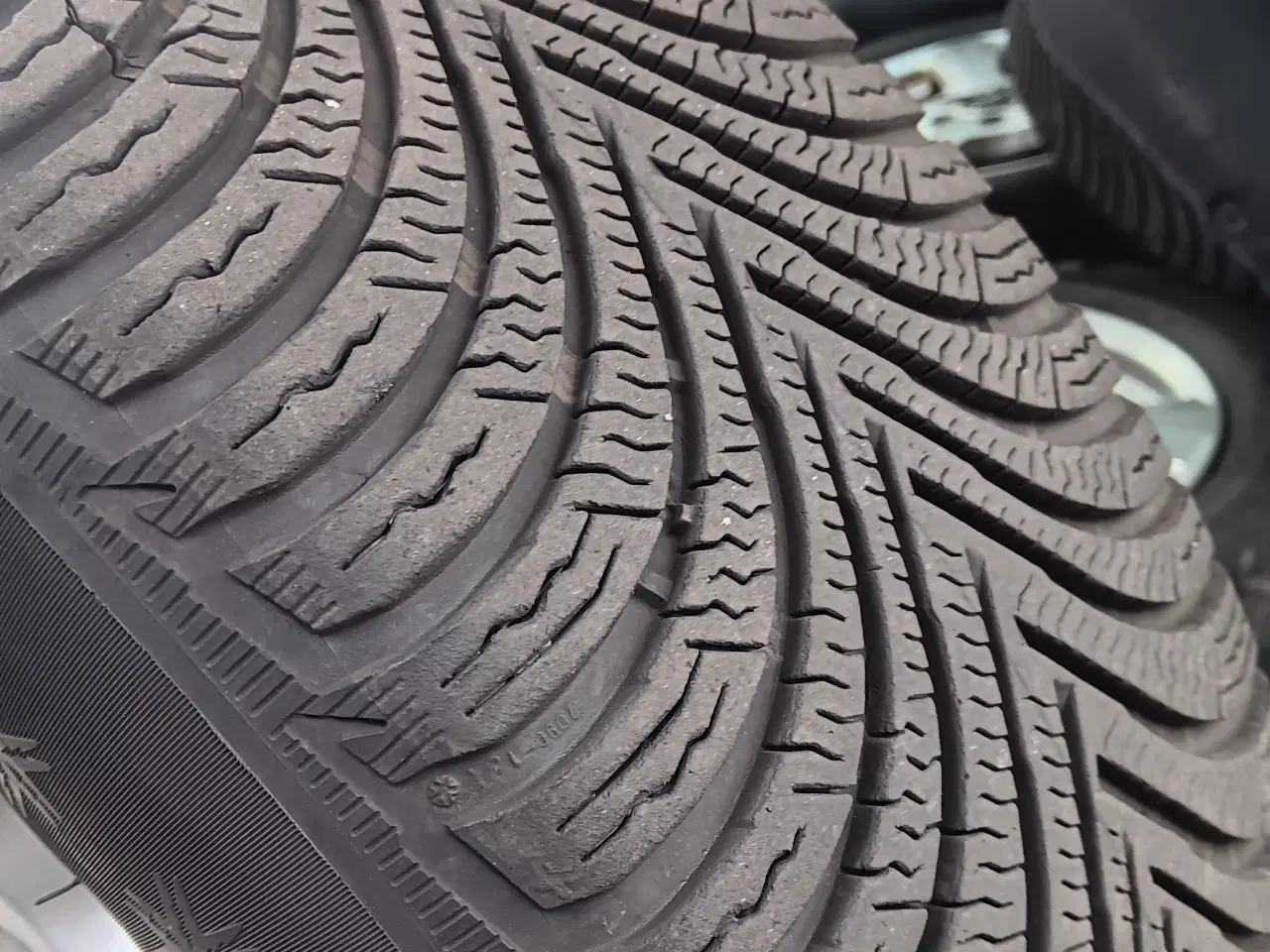 Billede 5 - Vinterdæk på alufælge til Peugeot 5008